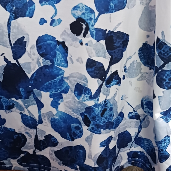 Woman's Cold Shoulder Top with Lace Detail - Picture 3 of 8